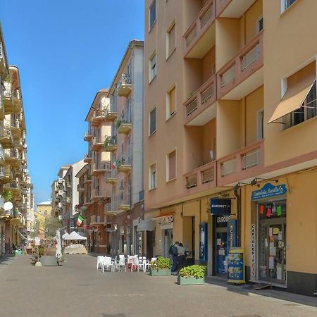 Brezza Marina Vadoalmare Immobiliare Вадо-Лігуре Номер фото