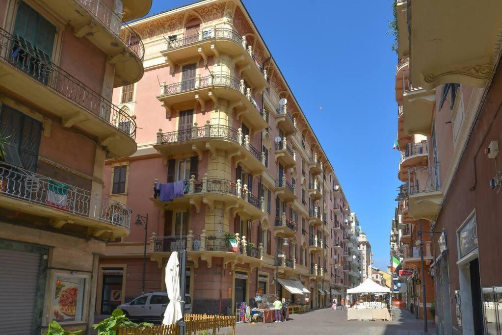 Brezza Marina Vadoalmare Immobiliare Вадо-Лігуре Номер фото
